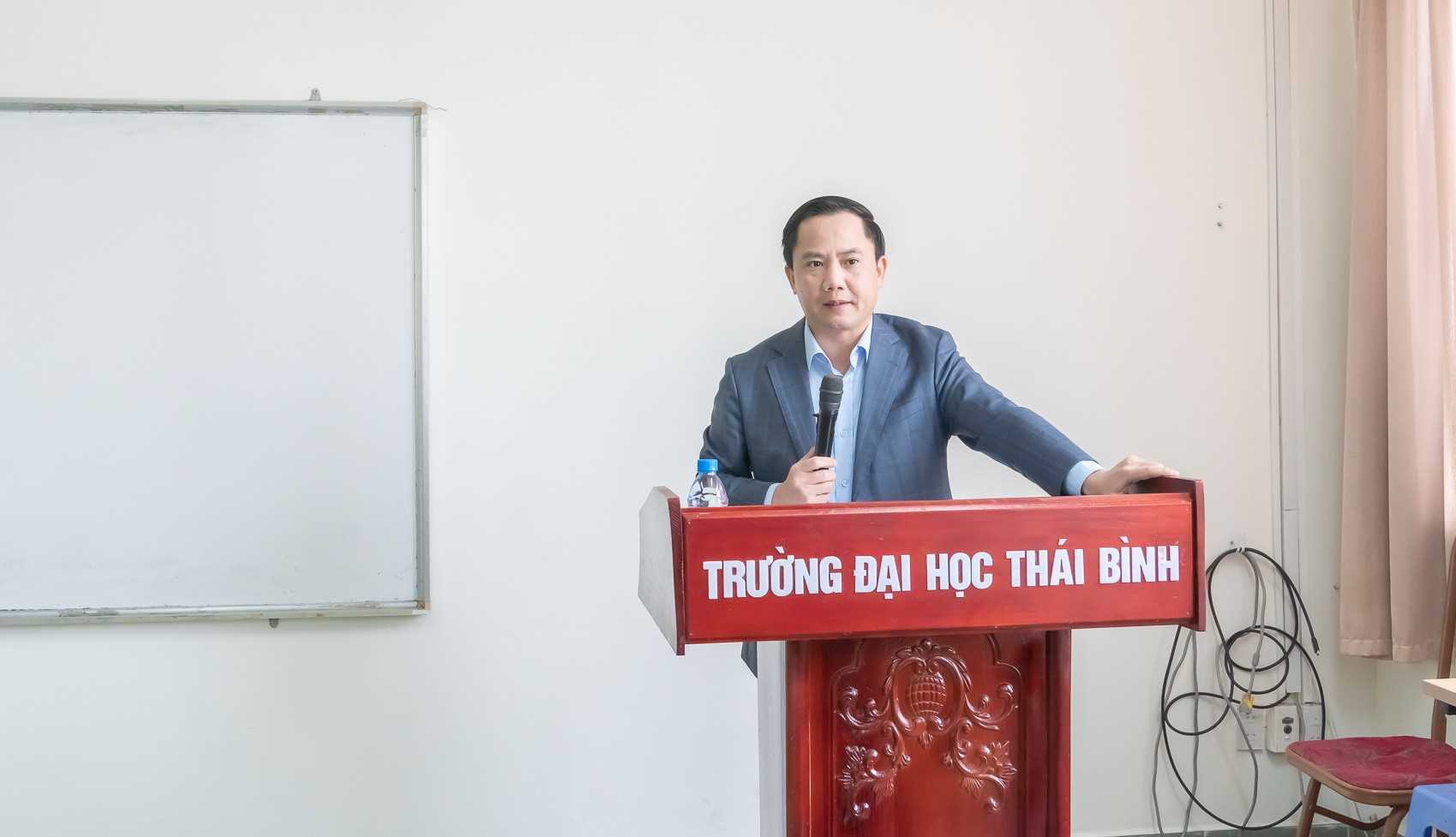 PHÓ GIÁO SƯ, TIẾN SĨ TRẦN THỌ QUANG GIẢNG BÀI TẠI TRƯỜNG ĐẠI HỌC THÁI BÌNH